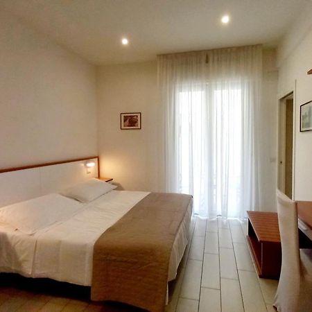 Hotel Brotas Rimini Exterior photo