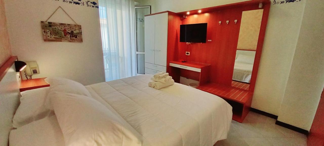 Hotel Brotas Rimini Exterior photo